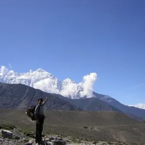  Trek Muktinath to Jomsom (2,720m).