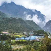 Trek to Phakding