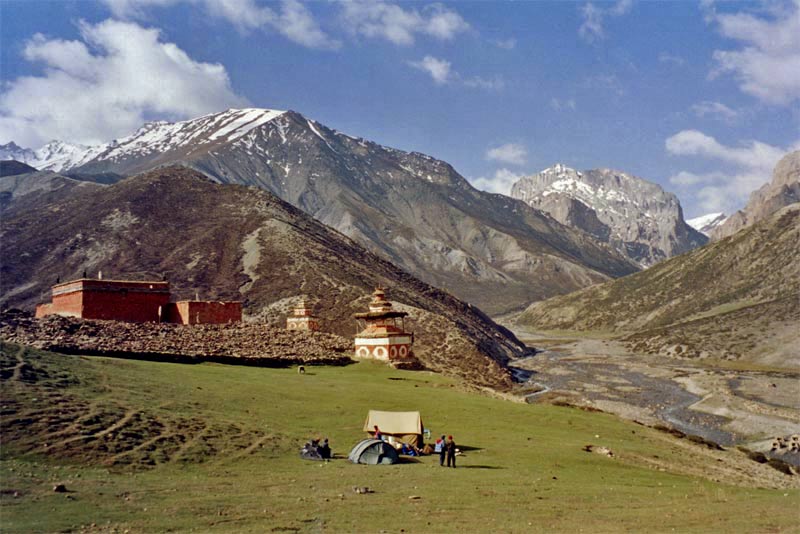 Explore around the Shey Gompa to Gompa Rest'