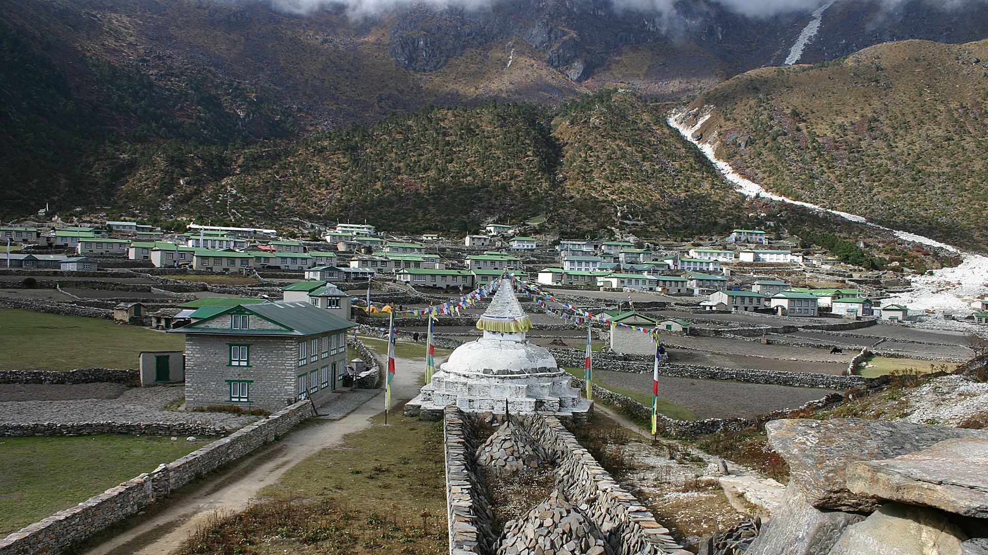 Trek Namche Bazaar to Khumjung. Overnight at mountain Lodge.'