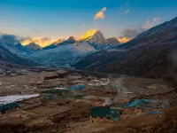 Hike Kalapattar. Trek to Pheriche