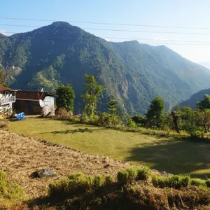 Trek to Phumphe Danda (1,858m) 